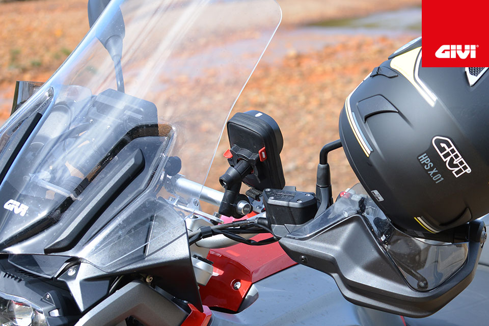 Discover+how+to+take+all+your+devices+on+your+motorcycle+with+optimum+comfort+and+safety%21